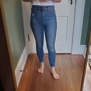 Gap Distressed True Skinny Jeans, 25P